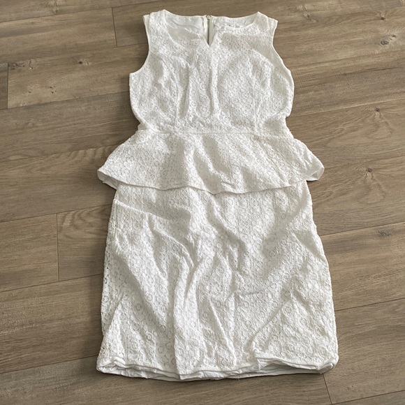 Max Studio Dresses & Skirts - MAX STUDIO white lace fitted peplum dress size 2 shift sheath work